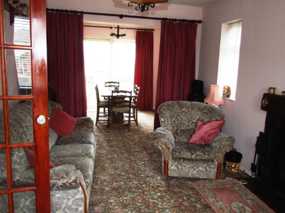 Lounge & Dining Area