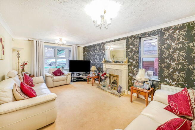 5 bed Detached for sale Image 8