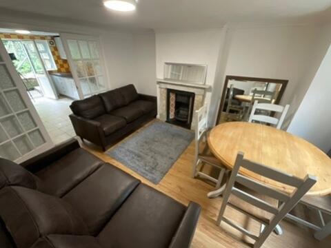 85 Hartington Road - Lounge (1)