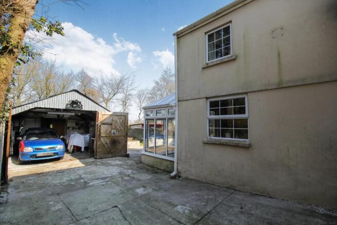 Garage / Workshop