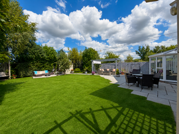 5 bed Detached for sale Image 4