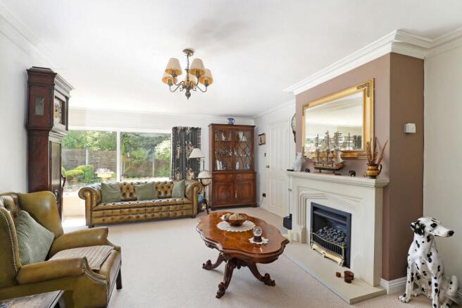 Sitting Room/ Dining Room