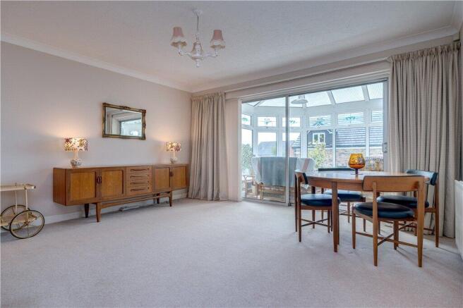 4 bed Bungalow for sale Image 4