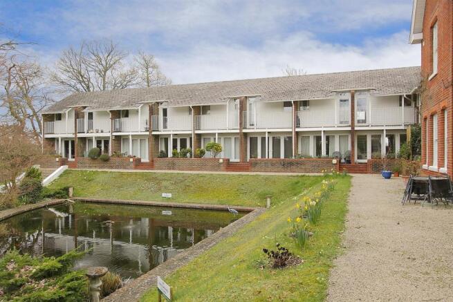 5, Little Dean Court