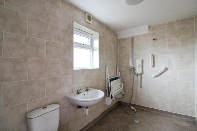 4 bed House for sale Image 7