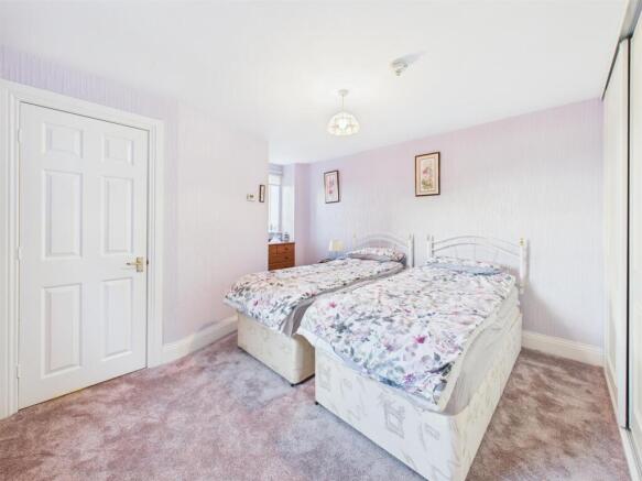2 bed Flat for sale Image 7