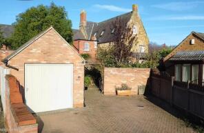 32, Park Close, Earls Barton NN6 0EJ
