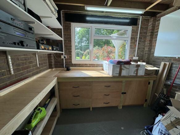 12 - Workshop at rear.jpg