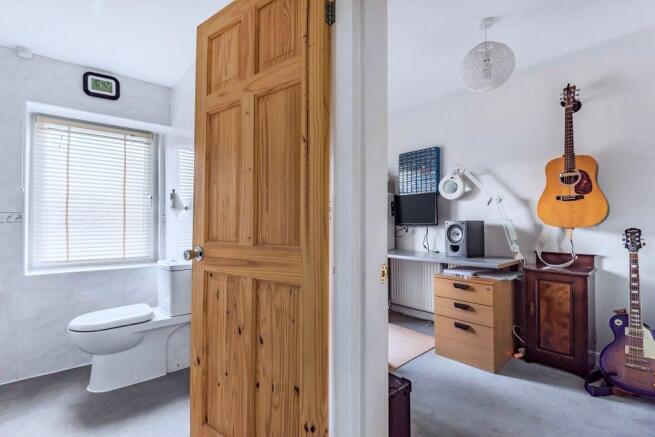 Bathroom/Bedroom 2