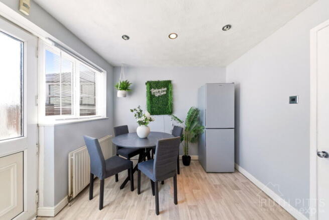 3 bed Semi-Detached for sale Image 6
