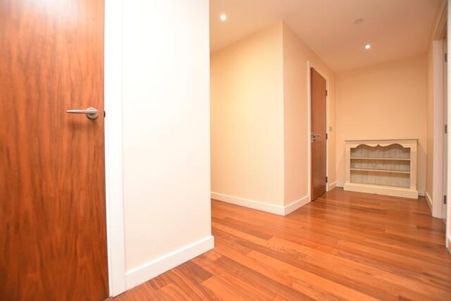 1 bed Apartment to rent Image 8