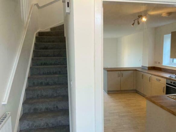 4 bed Town House to rent Image 4