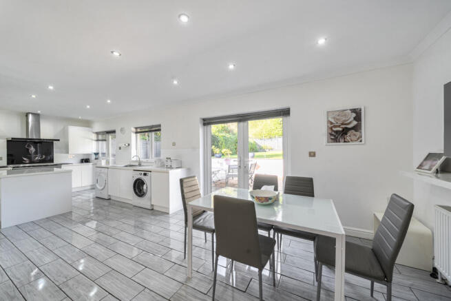 1439590-15-69d62a...