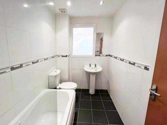 2 bed Apartment for sale Image 7