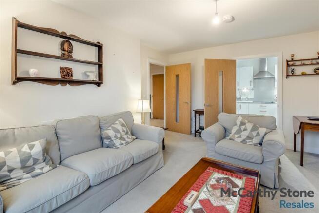 2 bed Apartment for sale Image 5