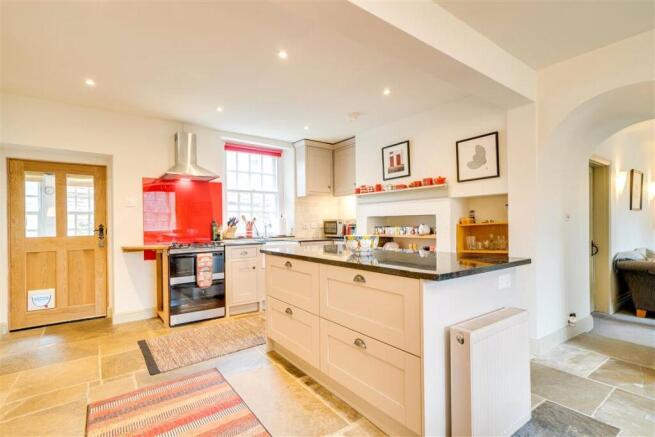 4 bed House for sale Image 4