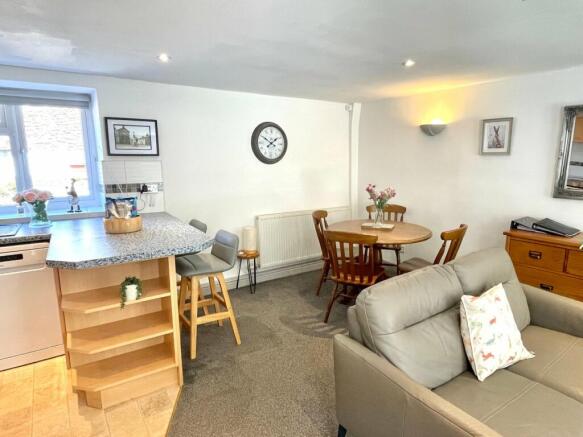 Lounge/Dining/Kitchen