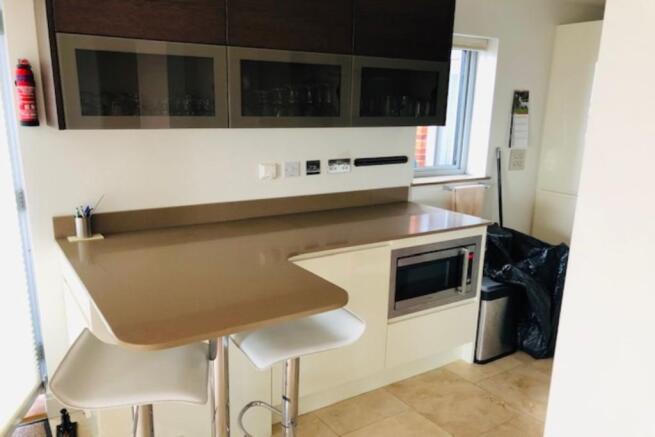 Kitchen / breakfast bar