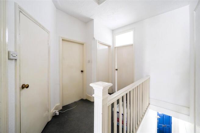 Caversham Avenue, Palmers Green, London, N13 photo 4