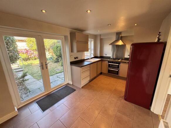 3 bed Terraced to rent Image 6
