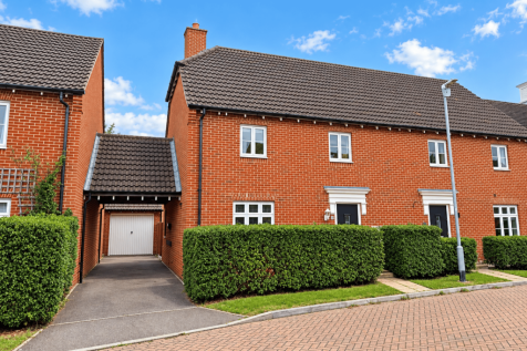 Prince Edward Way, Stotfold, Hitchin, SG5