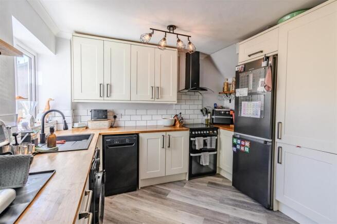 Kitchen/ Dining Room