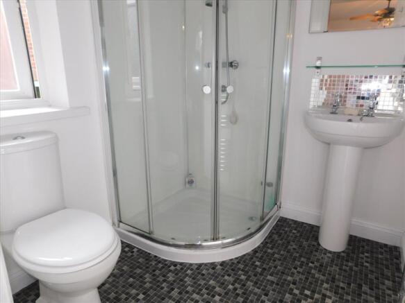 ENSUITE/SHOWER ROOM
