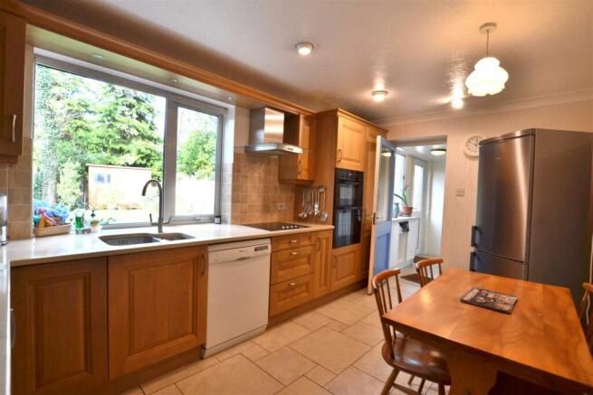 Kitchen 1.JPG