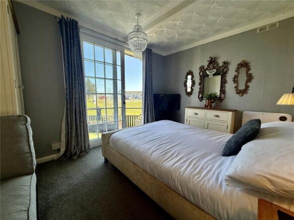 3 bed Chalet for sale Image 6