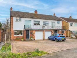 65, Foxes Way, Warwick CV34 6AY