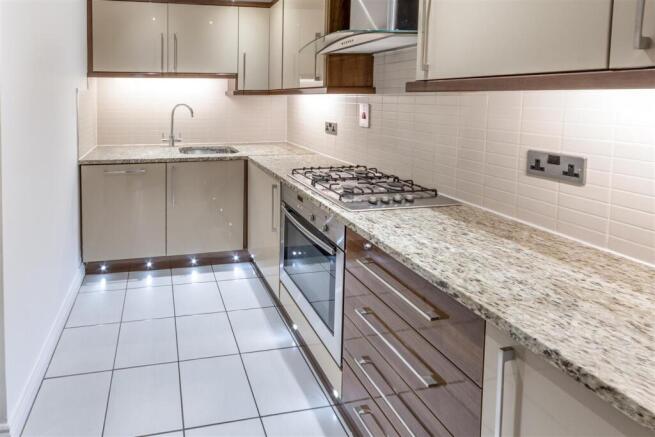 2 bed Flat for sale Image 5