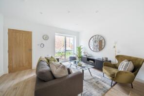 7, Champagne Walk, Finchley, London N3 2FJ