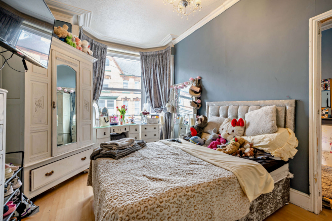 4 bed Semi-Detached for sale Image 6