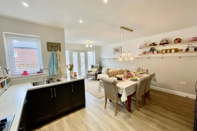 4 bed Detached for sale Image 5