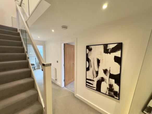 1ST FLOOR LANDING