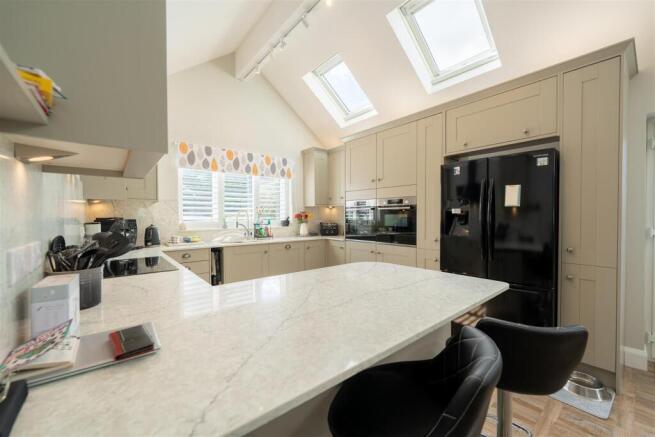 Kitchen 1.jpg
