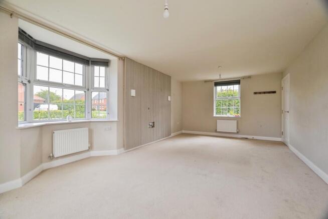 5 bed Detached for sale Image 4