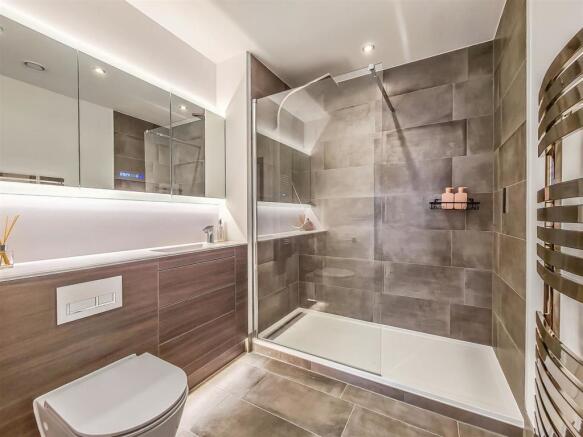 luxury shower room-w.c.jpg