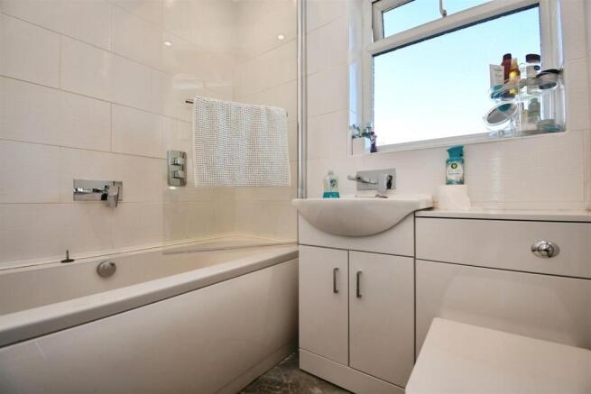 2 bed Semi-Detached Bungalow for sale Image 8