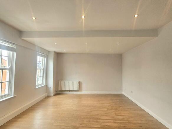 2 bed Flat to rent Image 9