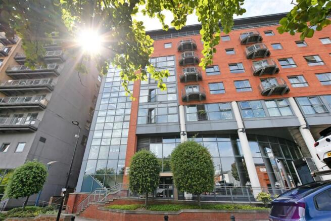 2 bed Apartment to rent Image 8