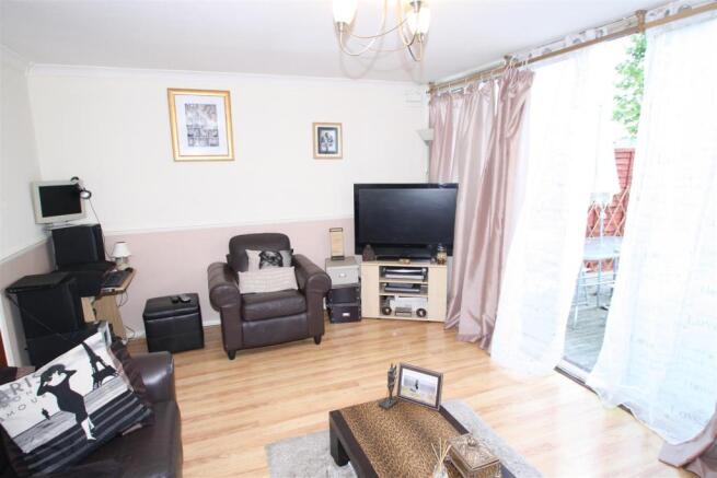7 Gairloch Ave loung