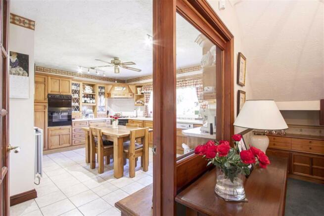 KITCHEN/BREAKFAST ROOM