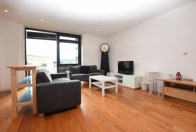 2 bed Apartment to rent Image 4