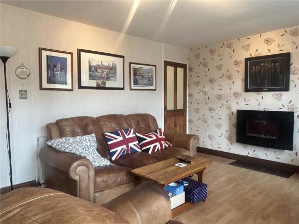 3 bed Semi-Detached for sale Image 6