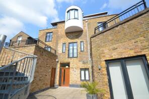 Flat 5, 1 Peascod House, Peascod Place, Windsor SL4 1AF