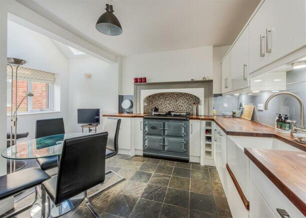 4 Church Road-kitchen2.jpg