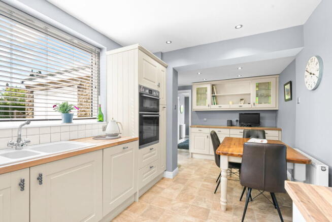 4 bed Detached for sale Image 10