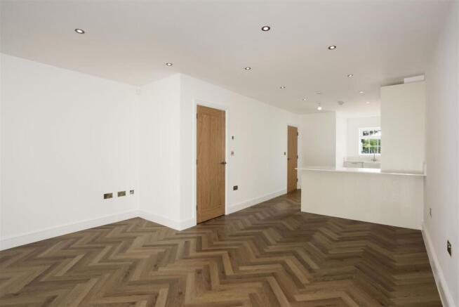 4 bed Semi-Detached for sale Image 5