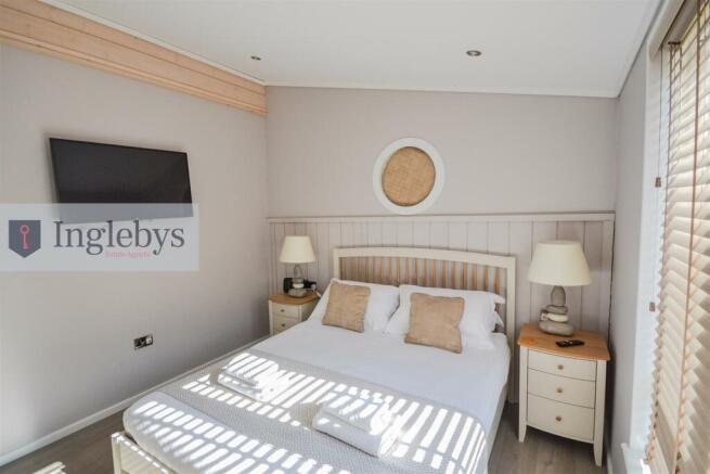 3 bed Park Home for sale Image 10